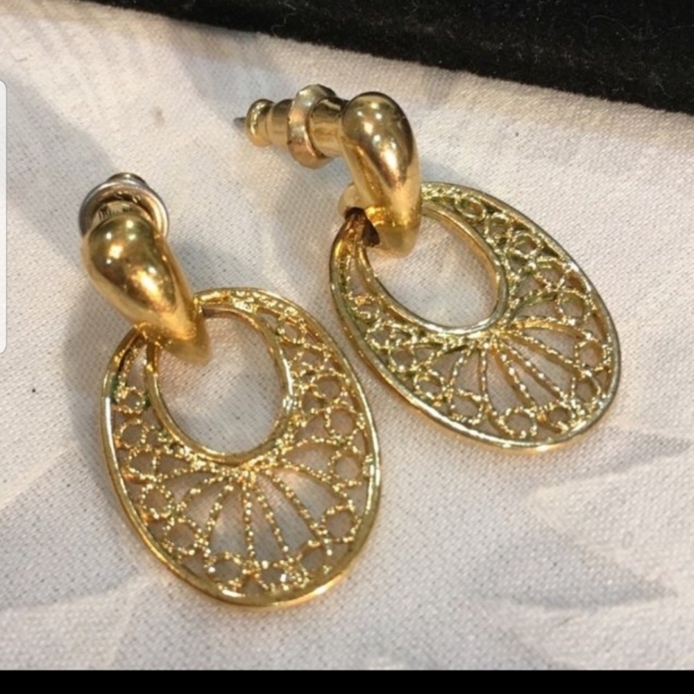 Gold tone filigree earrings